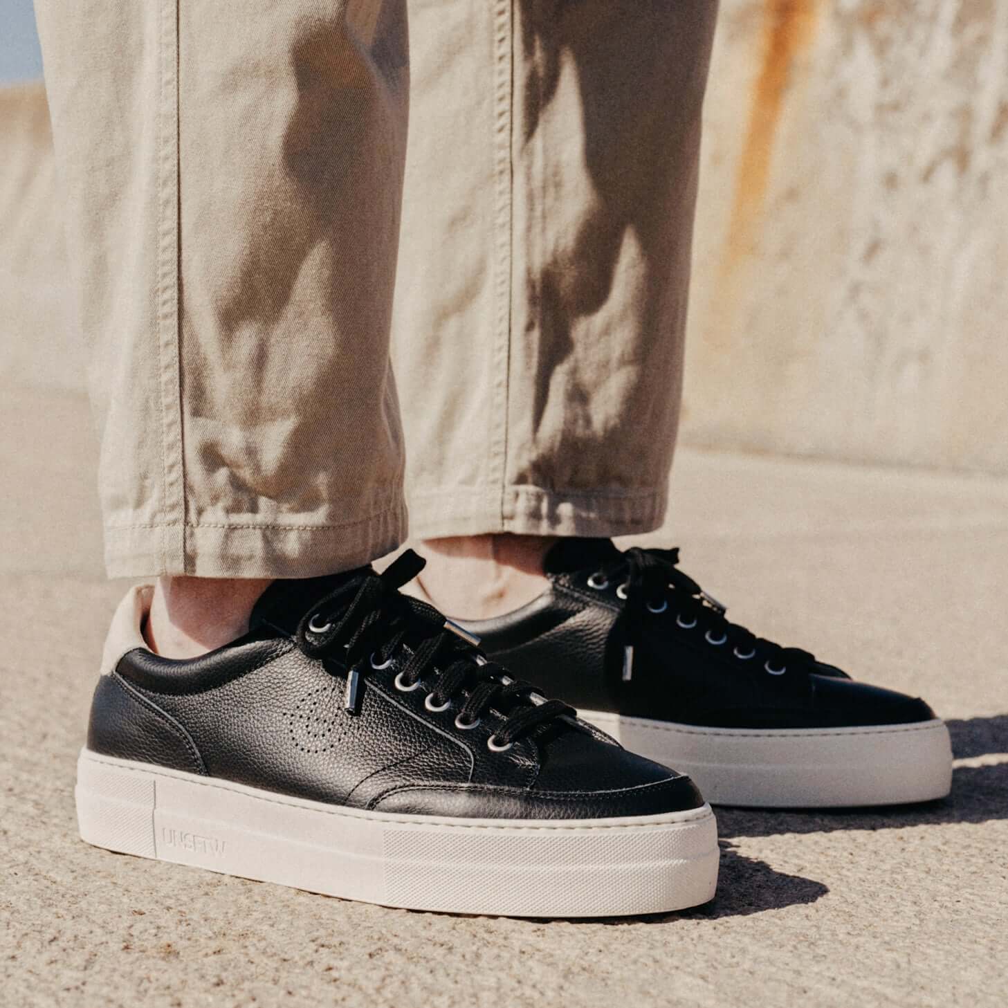 Helier V2 Black/ Off-White