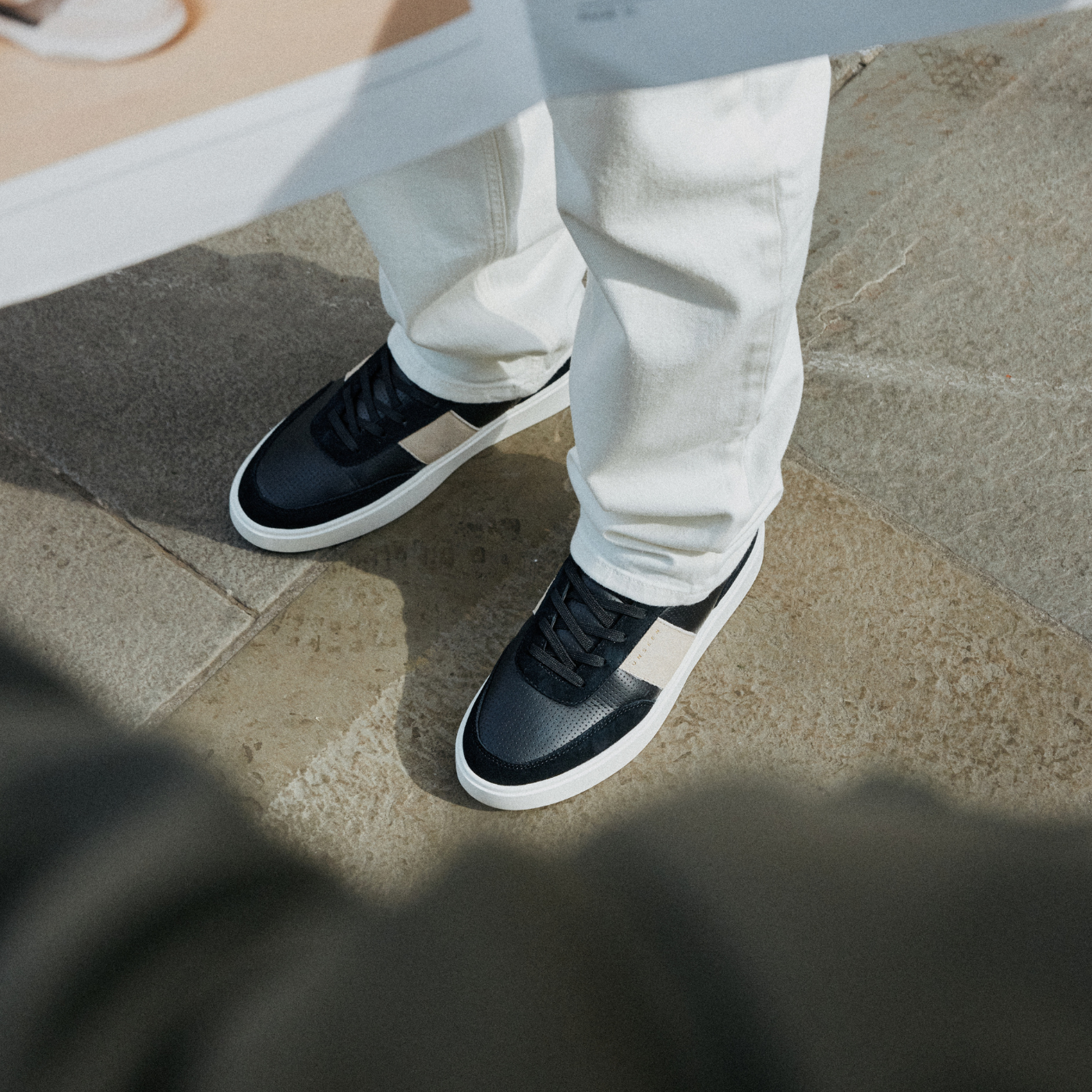 Halkett Black/Off White