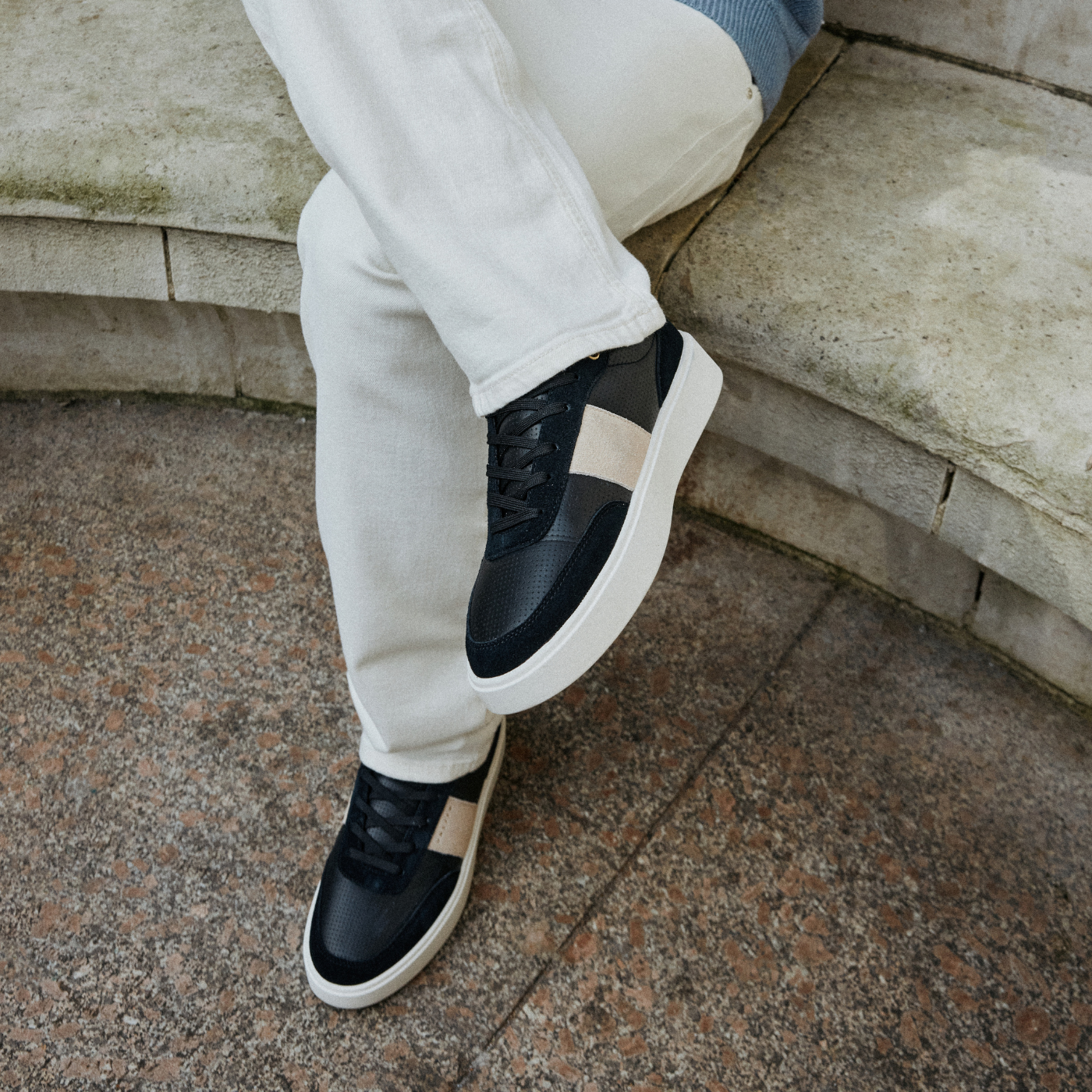 Halkett Black/Off White